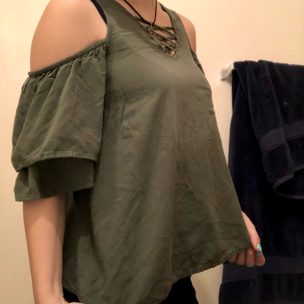 SO forest green off the shoulder blouse
